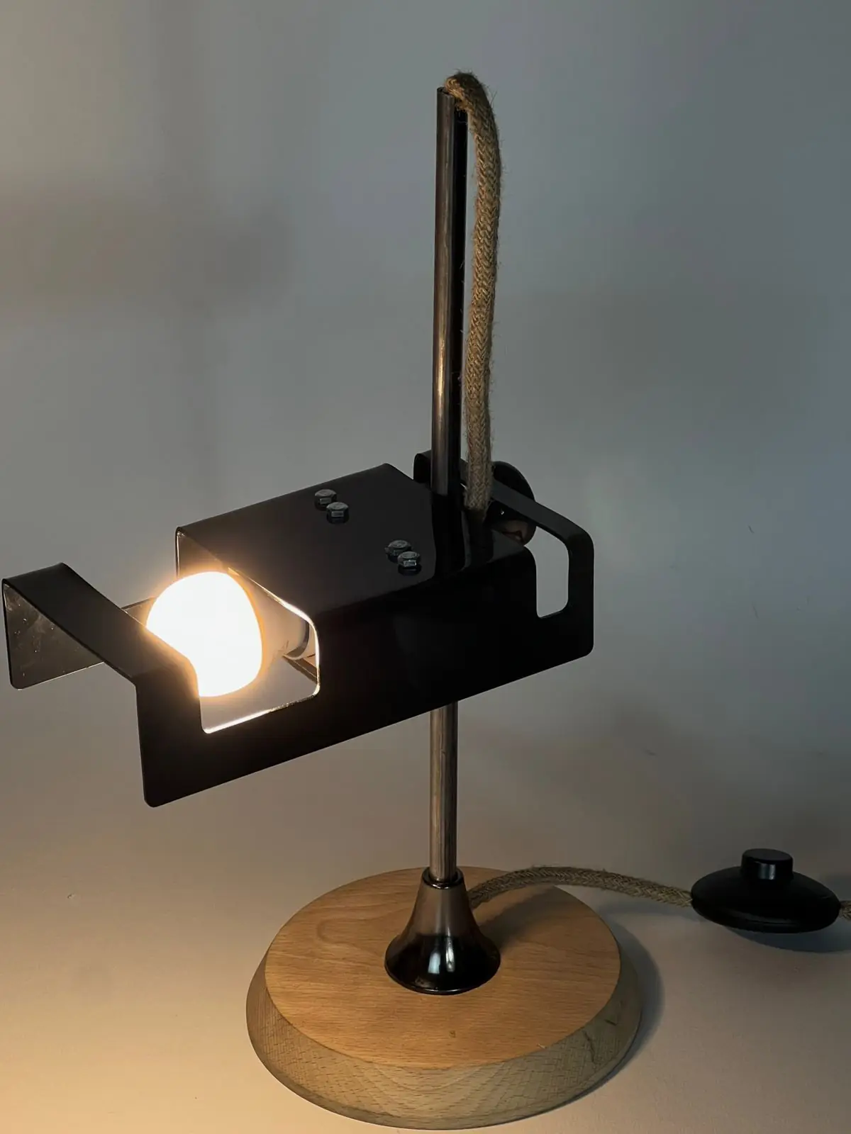 The finished Spider-209 desk lamp