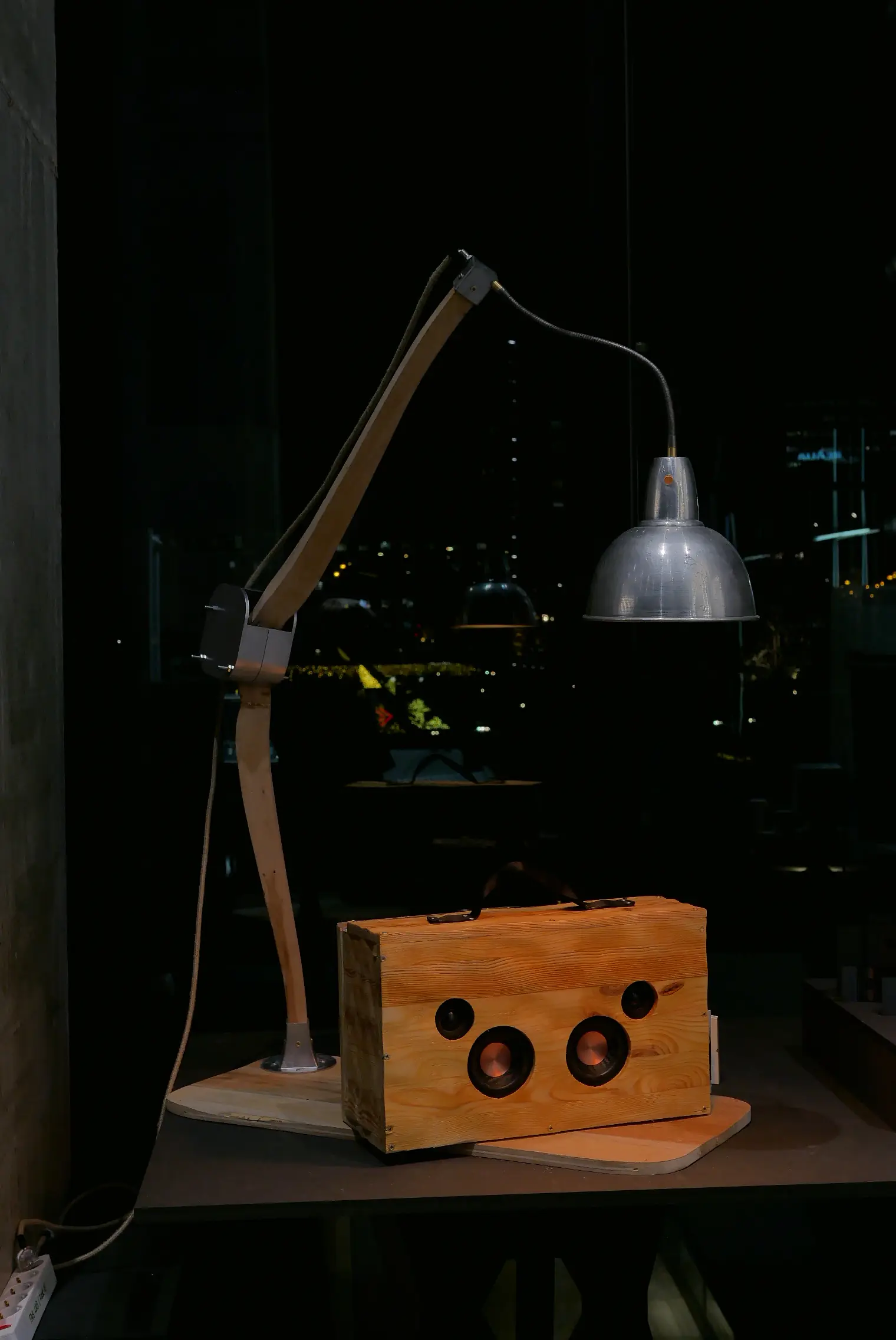 Wave and Mantis paired on the same desk